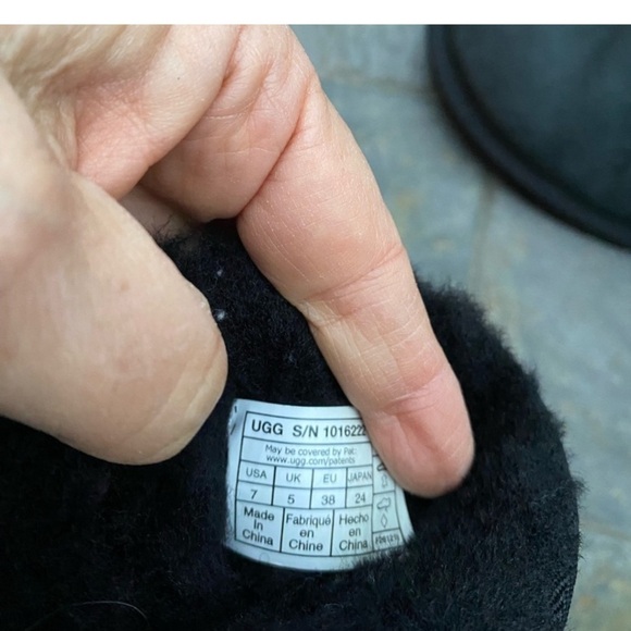 Women’s UGG CLASSIC MINI WATERPROOF BLACK BOOTS 7 - Picture 8 of 9